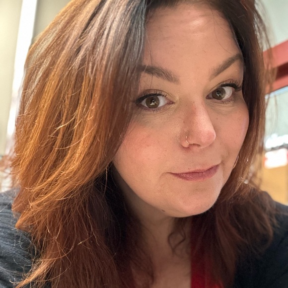 Meet your Posher, Trinity - Picture 2 of 3